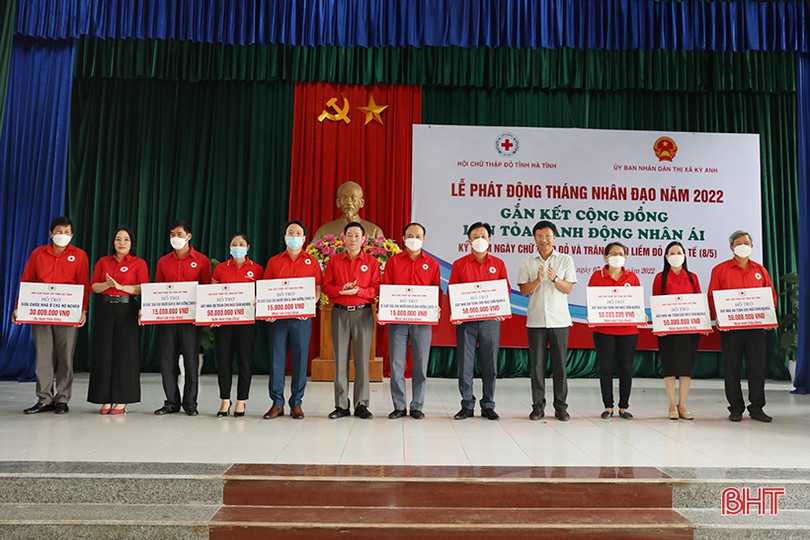 Phát động Tháng Nhân đạo năm 2022, kêu gọi mọi người gắn kết với nhau bằng những việc làm tử tế