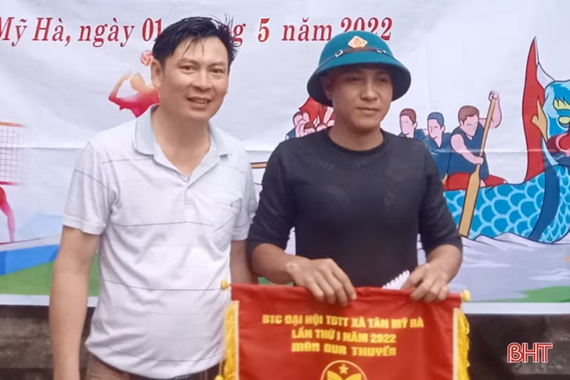 Trao các giải đua thuyền trên sông Ngàn Phố