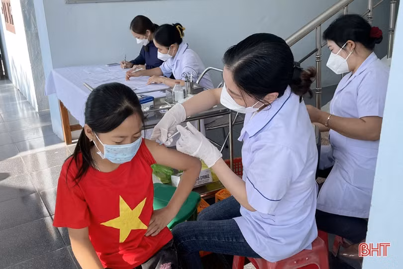 Tiêm phòng COVID-19 cho trẻ: Hà Tĩnh hạ dần độ tuổi