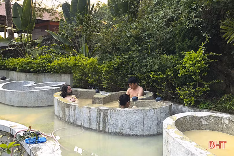 Thời tiết không thuận, các khu du lịch sinh thái Hà Tĩnh vẫn hút khách kỳ nghỉ lễ