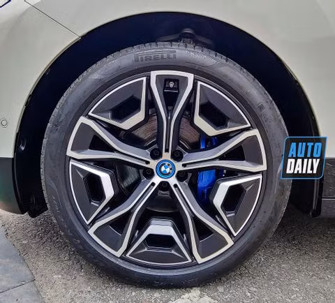 Xe điện BMW IX 2022 bất ngờ xuất hiện tại Việt Nam