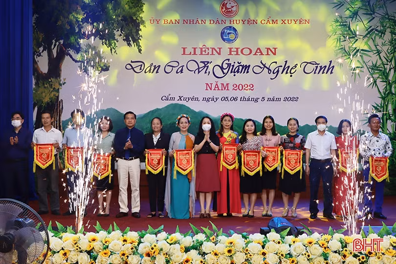 Cẩm Xuyên khai mạc liên hoan dân ca ví, giặm Nghệ Tĩnh 