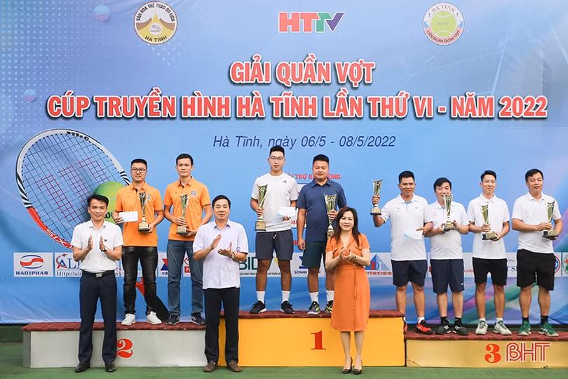 Giải Quần vợt Cúp Truyền hình Hà Tĩnh lần thứ VI vinh danh các tay vợt xuất sắc