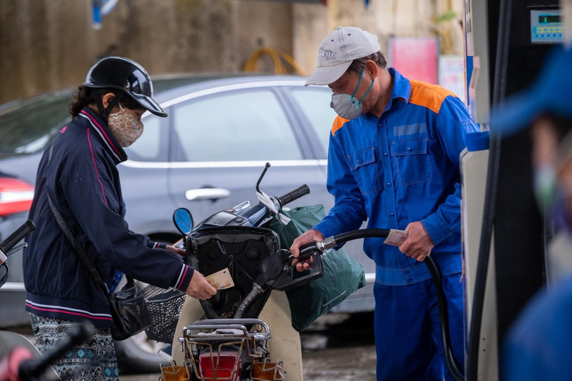 Giá xăng tiếp tục tăng vào ngày mai?