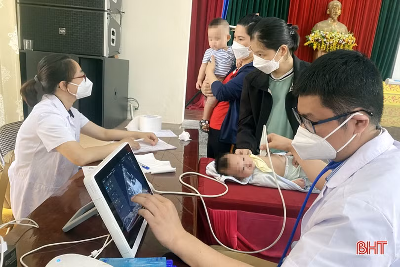 Khám sàng lọc cho trẻ em bị các bệnh về tim, sứt môi, hở vòm miệng và dị tật vận động 