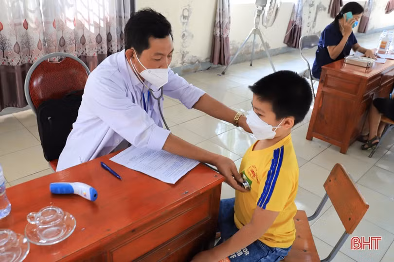 Tiêm phòng COVID-19 cho trẻ: Hà Tĩnh hạ dần độ tuổi