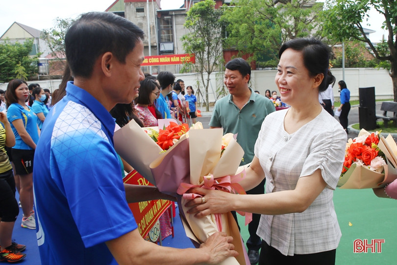 Hơn 180 VĐV tranh tài Giải Bóng chuyền khối các cơ quan Đảng