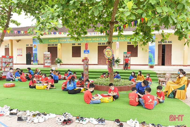 Trao tặng “Không gian đọc sách, sinh hoạt và tương tác đội” cho trường học ở Hương Khê