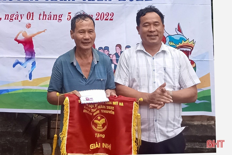 Trao các giải đua thuyền trên sông Ngàn Phố
