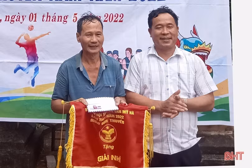 Trao các giải đua thuyền trên sông Ngàn Phố