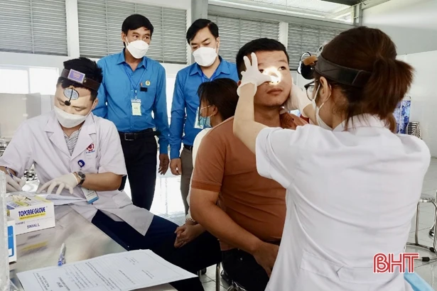 Các doanh nghiệp Hà Tĩnh tổ chức khám sức khỏe cho người lao động