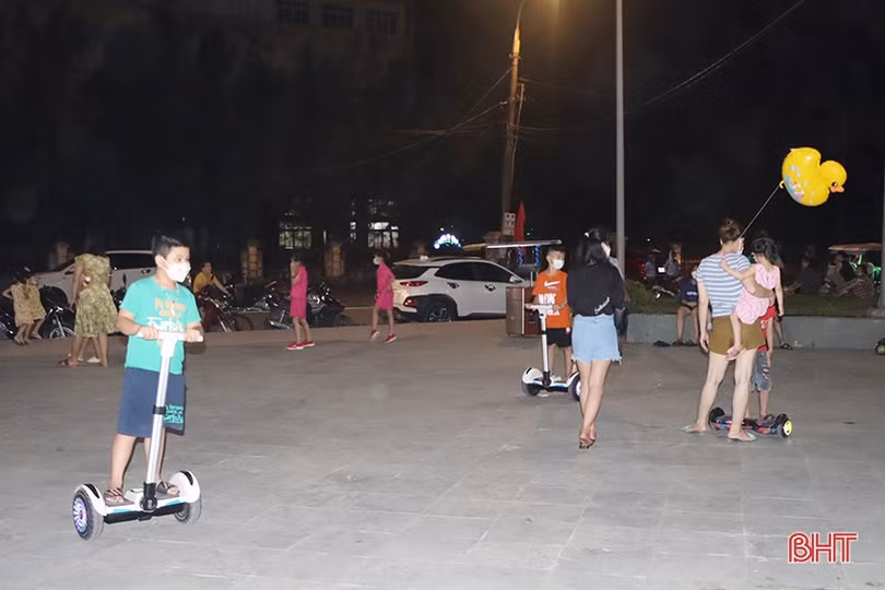 Trải nghiệm chợ đêm ở bãi biển Thiên Cầm