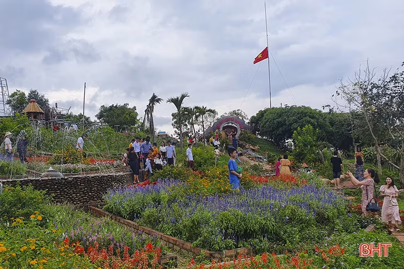 Thời tiết không thuận, các khu du lịch sinh thái Hà Tĩnh vẫn hút khách kỳ nghỉ lễ