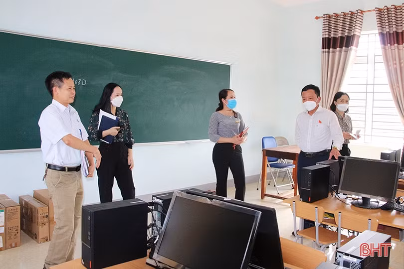 Hương Khê đề xuất bổ sung biên chế giáo viên mầm non, tiểu học