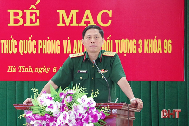Bế mạc lớp bồi dưỡng kiến thức QP - AN cho 91 cán bộ, công chức
