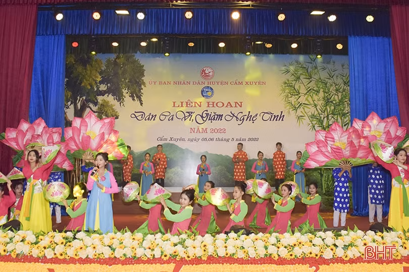 Ấn tượng Liên hoan dân ca ví, giặm Nghệ Tĩnh huyện Cẩm Xuyên năm 2022