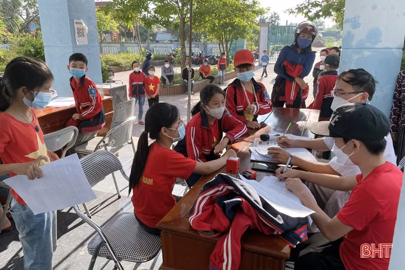 Tiêm phòng COVID-19 cho trẻ: Hà Tĩnh hạ dần độ tuổi