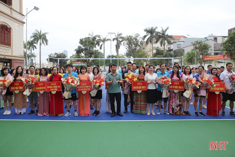 Hơn 180 VĐV tranh tài Giải Bóng chuyền khối các cơ quan Đảng