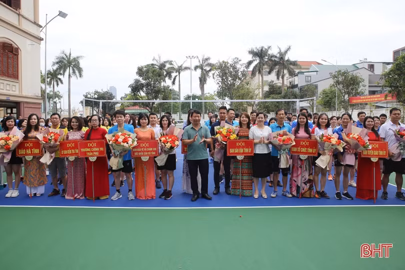 Hơn 180 VĐV tranh tài Giải Bóng chuyền khối các cơ quan Đảng