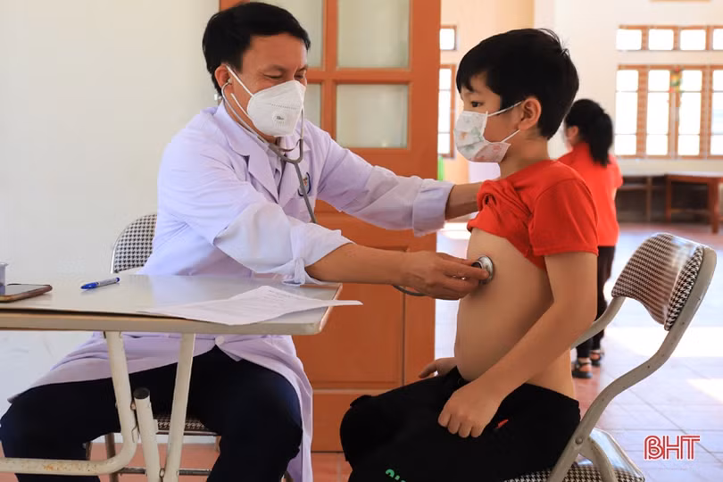 Tiêm phòng COVID-19 cho trẻ: Hà Tĩnh hạ dần độ tuổi