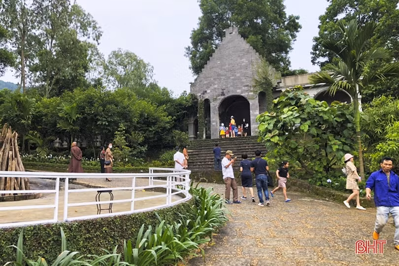 Thời tiết không thuận, các khu du lịch sinh thái Hà Tĩnh vẫn hút khách kỳ nghỉ lễ