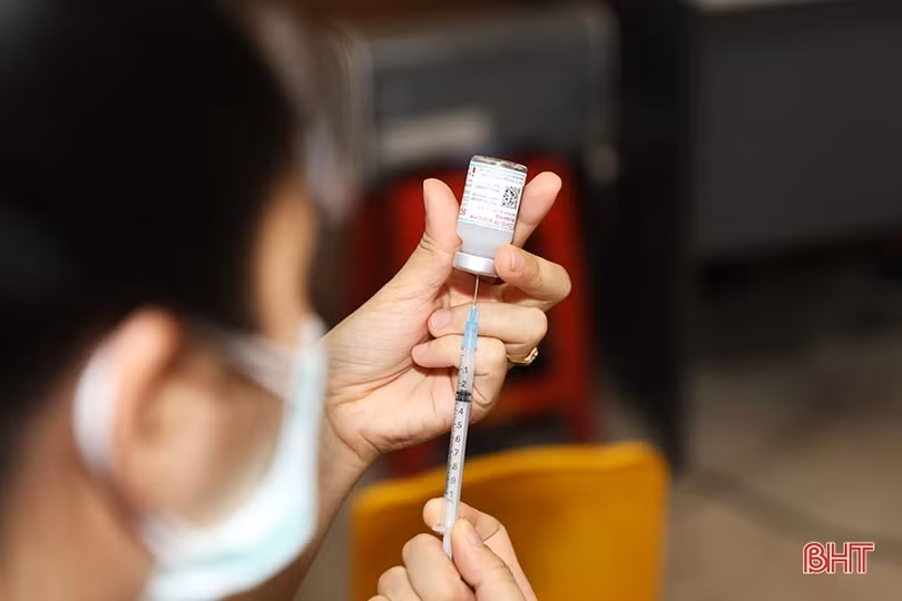 Tiêm phòng COVID-19 cho trẻ: Hà Tĩnh hạ dần độ tuổi