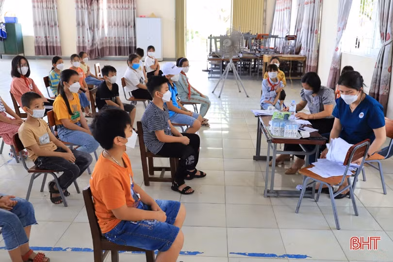 Tiêm phòng COVID-19 cho trẻ: Hà Tĩnh hạ dần độ tuổi