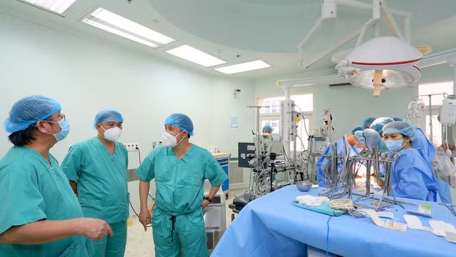 Ca ghép tim xuyên Việt đặc biệt trong trạng thái bình thường mới