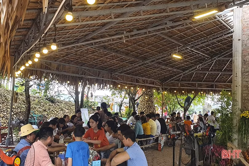 Thời tiết không thuận, các khu du lịch sinh thái Hà Tĩnh vẫn hút khách kỳ nghỉ lễ