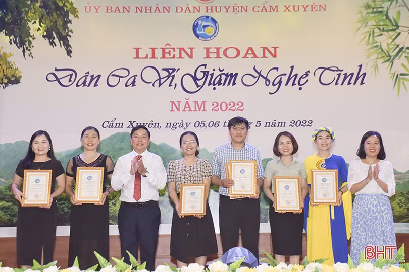 Ấn tượng Liên hoan dân ca ví, giặm Nghệ Tĩnh huyện Cẩm Xuyên năm 2022