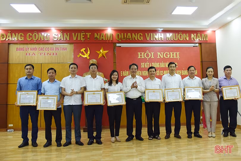 Phát huy vai trò của người đứng đầu trong thực hiện quy chế dân chủ cơ sở