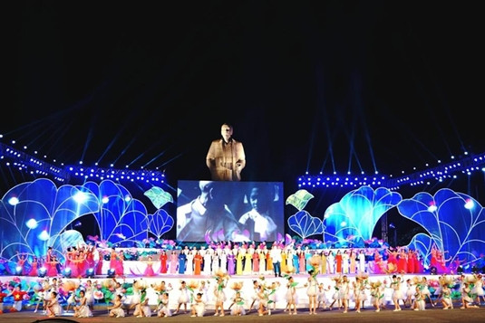 Tưng bừng lễ hội “Thành Sen rước đèn Trung thu”