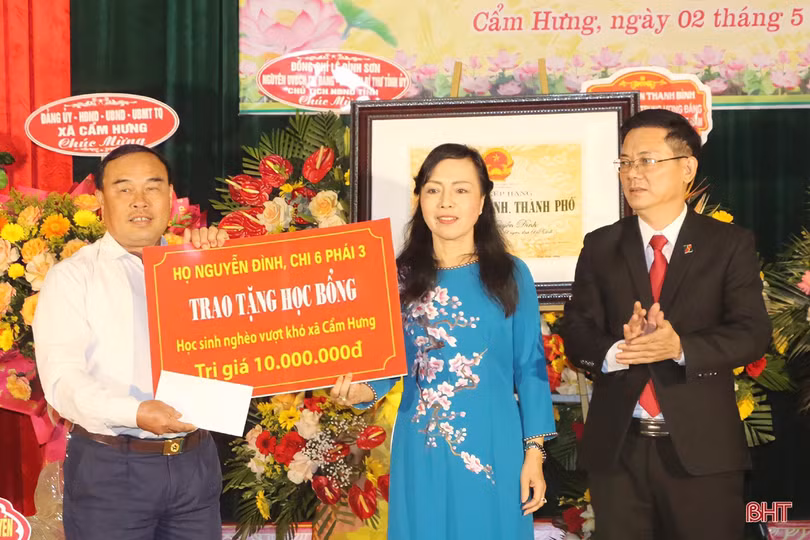 Nhà thờ họ Nguyễn Đình ở Cẩm Xuyên đón nhận bằng xếp hạng di tích lịch sử - văn hóa