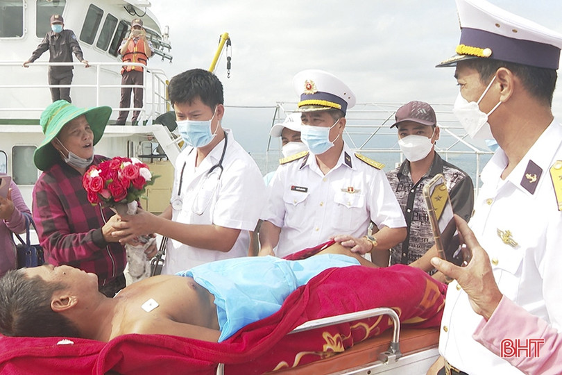 Bác sỹ người Hà Tĩnh kịp thời cấp cứu ngư dân bị đột quỵ não ở Trường Sa