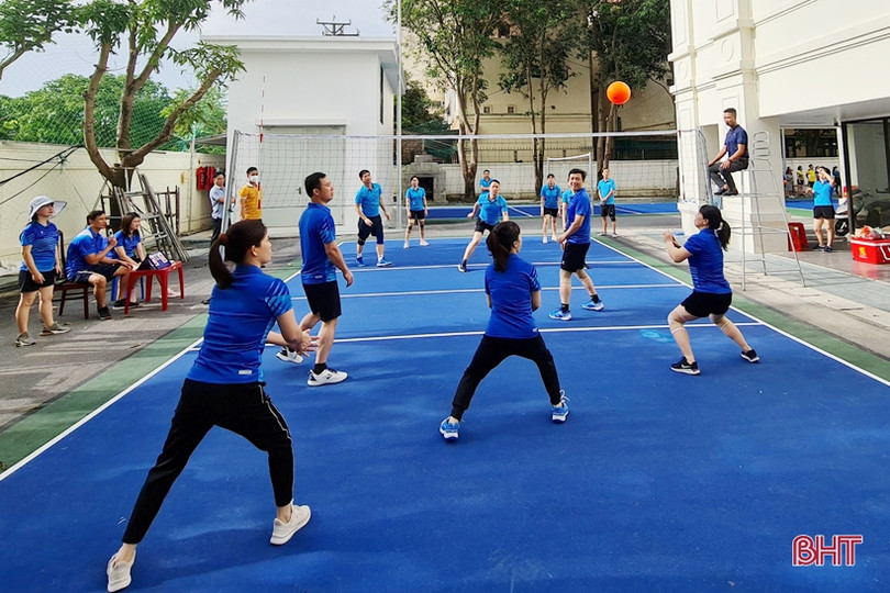 Hơn 180 VĐV tranh tài Giải Bóng chuyền khối các cơ quan Đảng