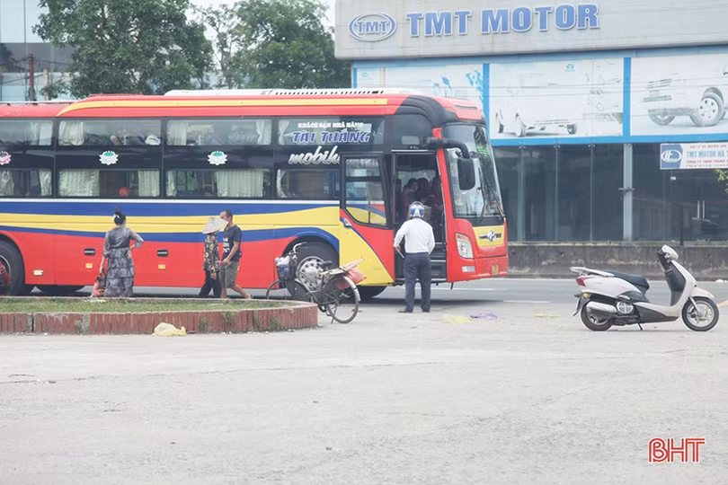 Nguy cơ tai nạn giao thông từ “bến cóc” trên QL 1 ở Hà Tĩnh