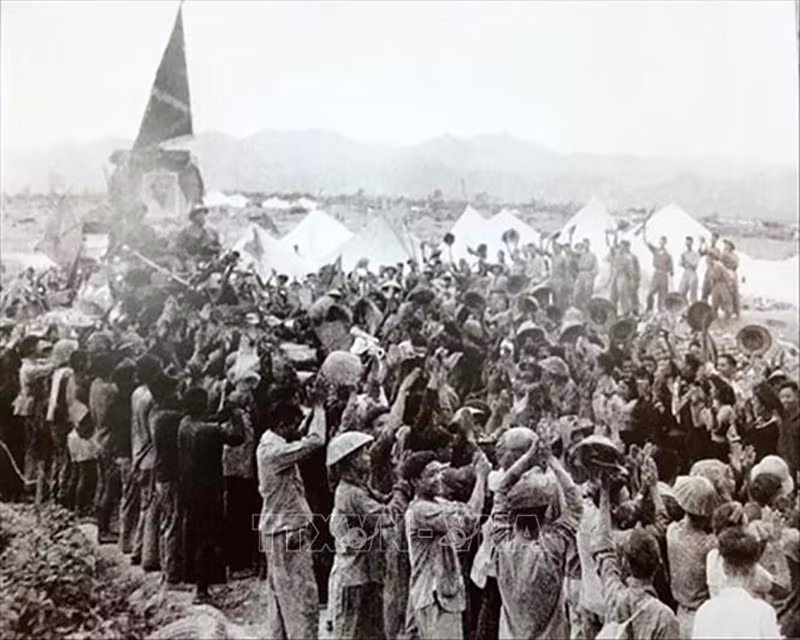 Hình ảnh về Chiến thắng Điện Biên Phủ “lừng lẫy năm châu, chấn động địa cầu”