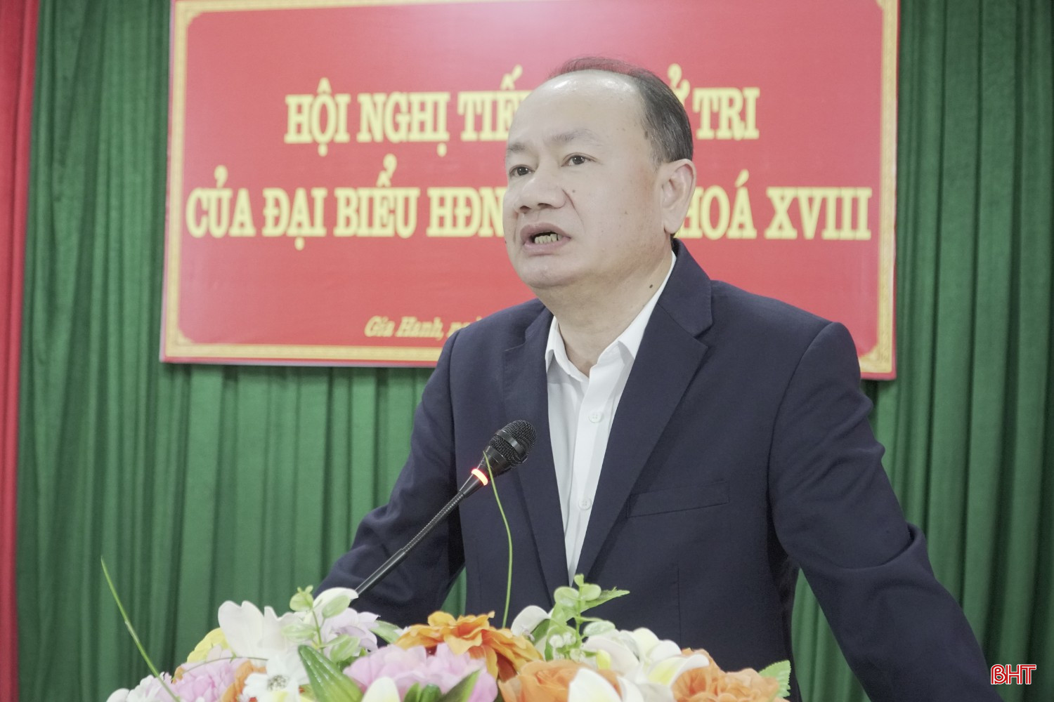 Phó Chủ nhiệm Thường trực UBKT Tỉnh ủy Phan Tấn Linh trao đổi, làm rõ thêm một số vấn đề mà cử tri quan tâm.