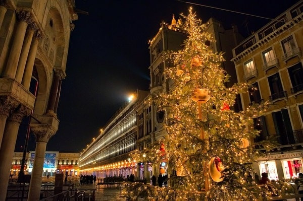 Không khí Giáng sinh tưng bừng trên thế giới ảnh 15