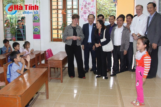 Bộ trưởng Canada tham quan mô hình sản xuất chè tại Kỳ Anh ảnh 4