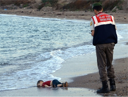 Nhìn lại năm 2015 đầy biến động qua ảnh ảnh 6