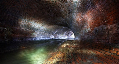 Sông Neglinnaya trong lòng đất.