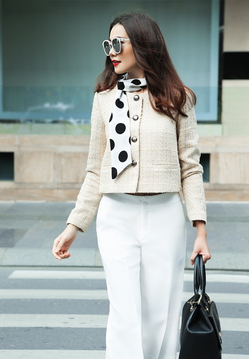 Trung thành với phong cách thanh lịch và sang trọng nhưng Thanh Hằng vẫn không đứng ngoài những 'cơn sốt' thời trang của năm.