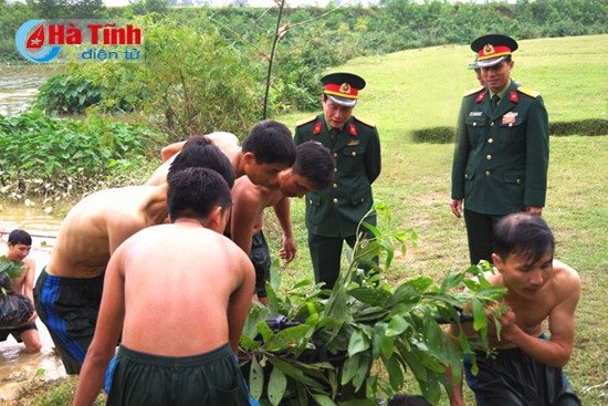 “Đại đội bộ binh tiến công địch đổ bộ đường không” ảnh 3