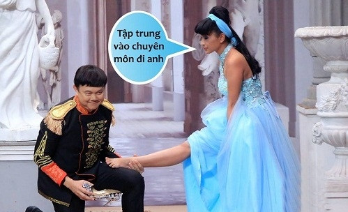 Không biết nghệ sĩ Chí Tài đang nghĩ gì mà mặt trông thật nguy hiểm.