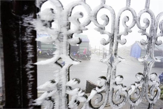 Băng giá phủ trắng vùng núi Lào Cai ảnh 4