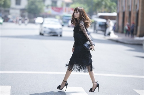 Mặc đẹp với mốt váy tua rua ảnh 6