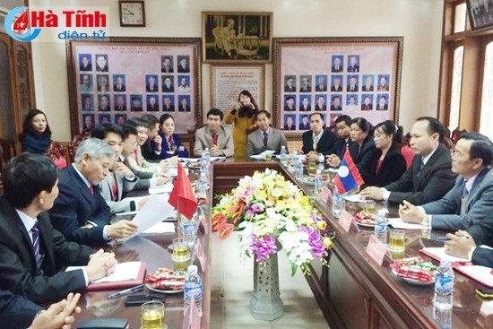 Hà Tĩnh chia sẻ kinh nghiệm tổ chức xây dựng Đảng với Bôlykhămxay ảnh 1