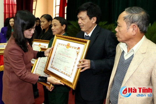 Thêm 63 mẹ được tặng, truy tặng danh hiệu "Bà mẹ Việt Nam anh hùng" ảnh 9 Thêm 63 mẹ được tặng, truy tặng danh hiệu "Bà mẹ Việt Nam anh hùng" ảnh 9