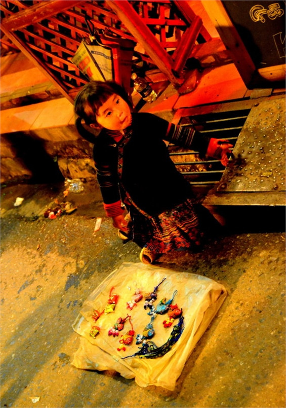 Trẻ thơ Sa Pa mưu sinh ngày đông ảnh 8